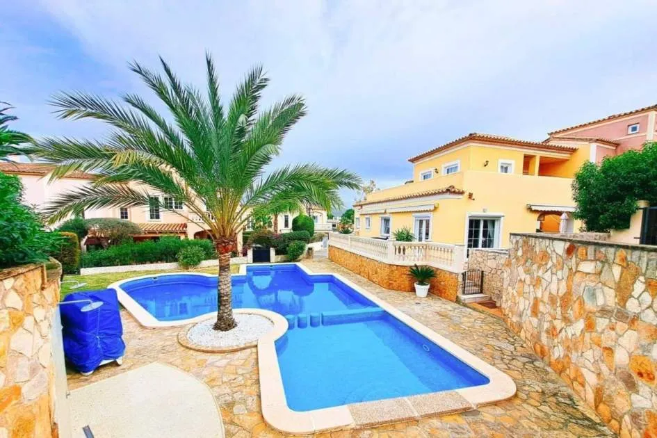 CHALET ADOSADO DUPLEX EN SANTA PONSA
