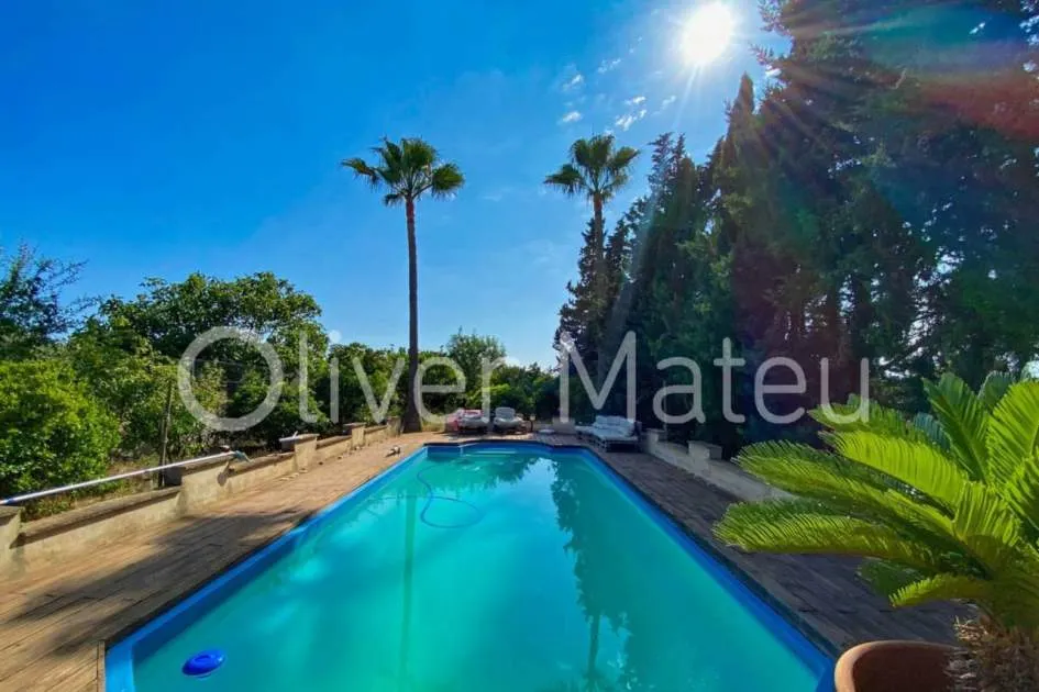 CASA DE PUEBLO CON JARDÍN Y PISCINA