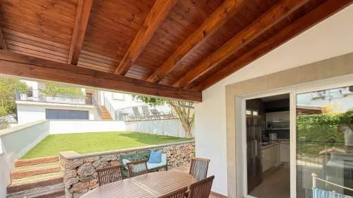 Casa en Génova con vistas al mar con piscina y garaje amplio