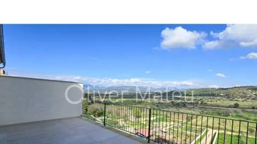 CHALET ADOSADO  CON ASCENSOR, TERRAZA ,  JARDÍN, GARAJE Y VISTAS DESPAJADAS AL CAMPO