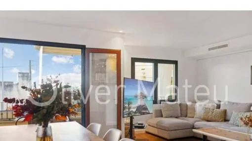 APARTAMENTO CON VISTAS AL MAR, TERRAZA, PARKING Y PISCINA COMUNITARIA