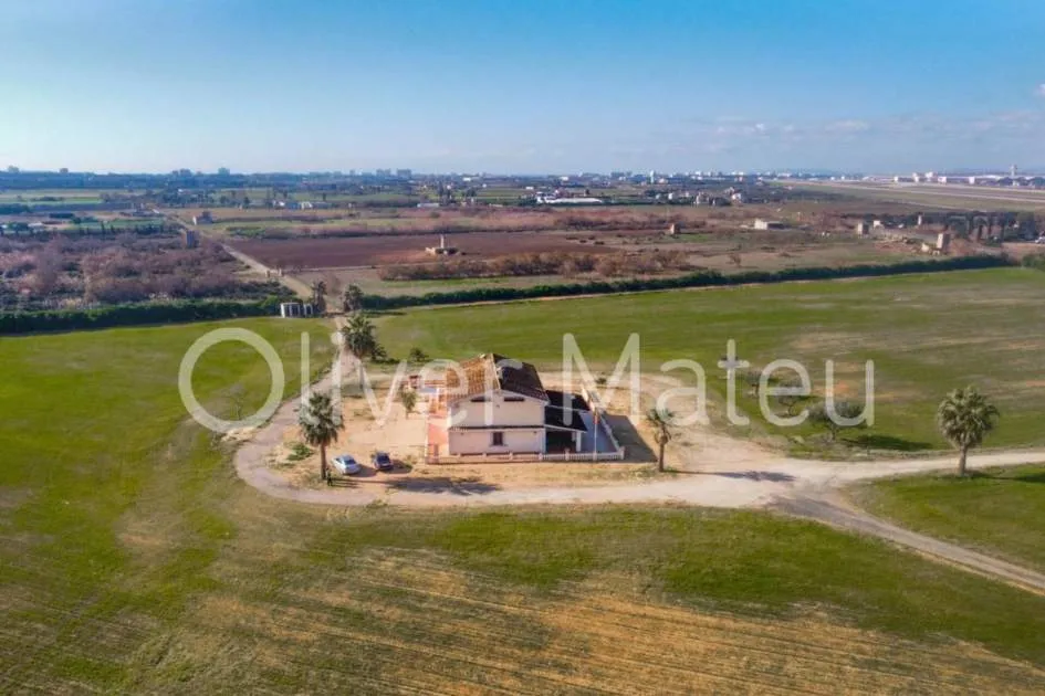 CASA EN PARCELA DE 87.000m² EN SANT JORDI