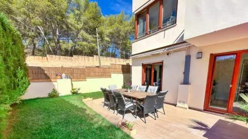 PLANTA BAJA CON TERRAZA, JARDÍN Y PARKING