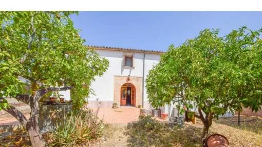 CASA MALLORQUINA DE DOS PLANTAS CON GARAJE, TERRAZA Y SOLAR DE 1075 M ² EN ESTABLIMENTS