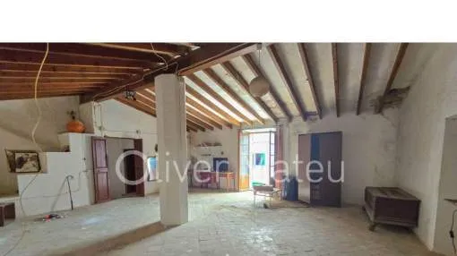 SE VENDE CASA MALLORQUINA CON PROYECTO   A REFORMAR CON GARAJE  EN COSTITX