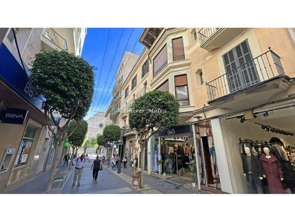 EDIFICIO CON UBICACIÓN PRIVILEGIADA EN EL CENTRO PEATONAL DE INCA