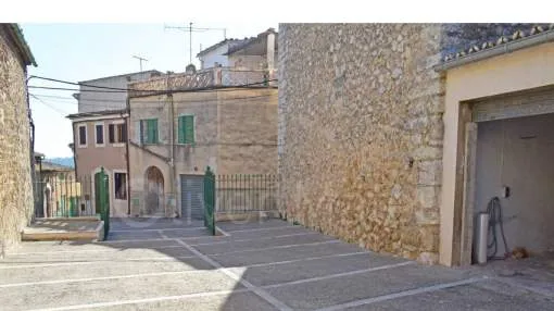 OPORTUNIDAD CASA MALLORQUINA EN SELVA CON PATIO-TERRAZA Y GARAJE PROPIO