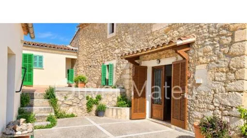 OPORTUNIDAD CASA MALLORQUINA EN SELVA CON PATIO-TERRAZA Y GARAJE PROPIO