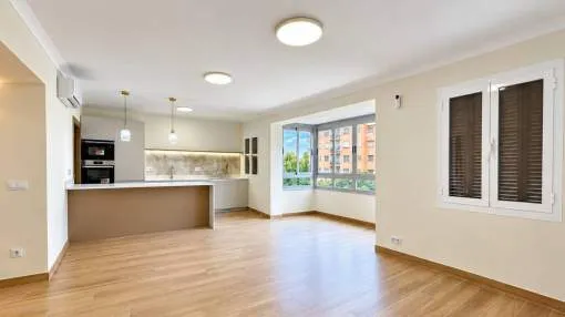 SE VENDE PISO REFORMADO EN AVENIDAS