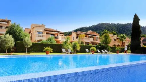 Elegante apartamento con jardín en frente de los campos de golf en Santa Ponsa
