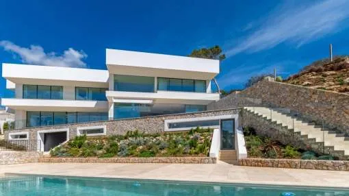 Exclusiva villa en primera línea de mar en Sol de Mallorca