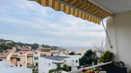 Apartamento con vistas al mar en zona tranquila de Santa Ponsa