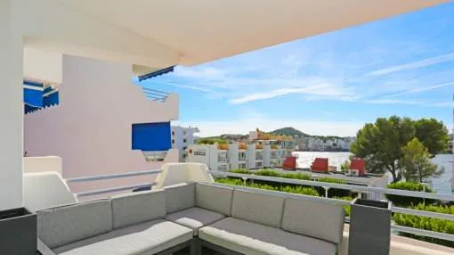 Apartamento renovado con vistas al mar en Santa Ponsa