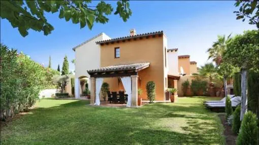Charmante villa Mediterránea en bonita residencia en Santa Ponsa