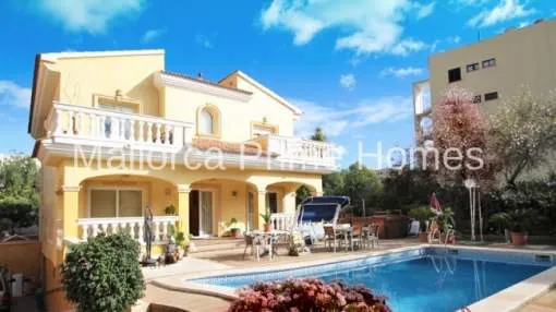 Bonita villa con piscina privada cerca de la playa en Palmanova