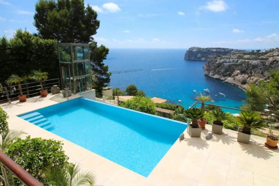 Villa mediterránea de lujo con impresionantes vistas al mar en Cala Llamp