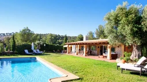 Villa familiar con piscina y jardín en Costa de la Calma