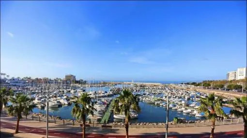 Amplio apartamento en la 1a línea con fantásticas vistas al mar en Palma