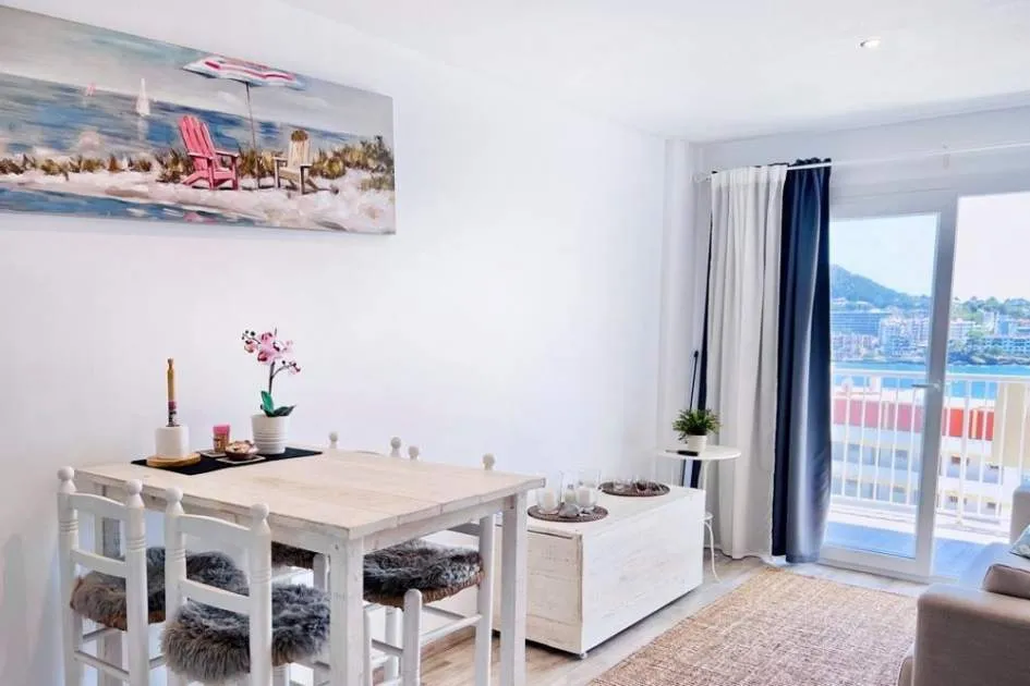 Apartamento con vistas al mar en segunda linea en Santa Ponsa