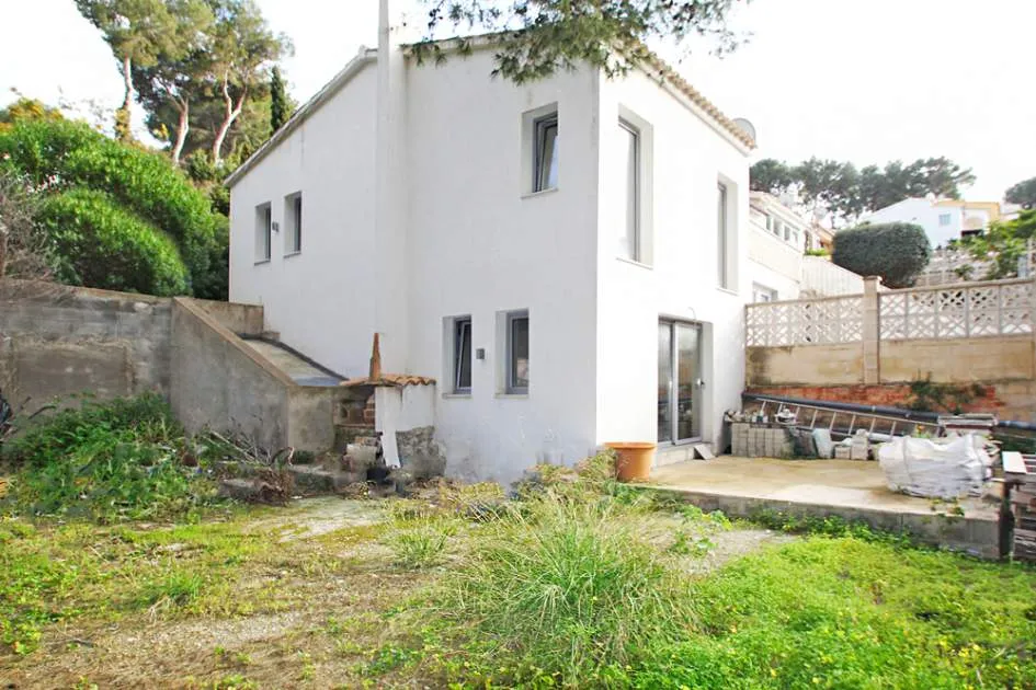 Casa adosada esquinera con jardín en Costa de la Calma