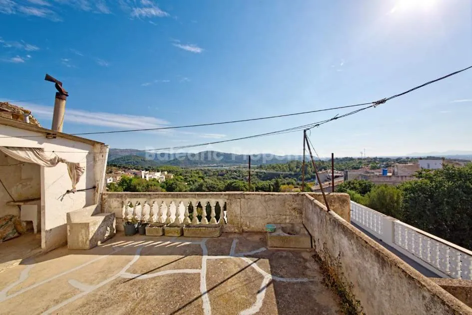 Enorme casa de pueblo con excelentes perspectivas de venta en el centro de Campanet, Mallorca