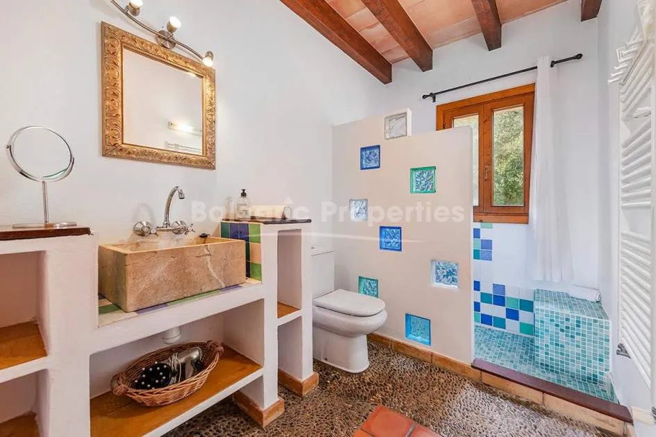 Finca de tres dormitorios con licencia de alquiler vacacional en venta cerca de Arta, Mallorca