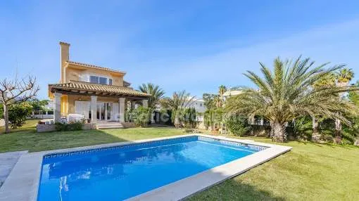 Villa con vistas al mar y piscina a la venta en Puerto Pollensa, Mallorca