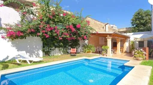 Una bonita planta baja con la piscina y jardin en Pollensa, Mallorca