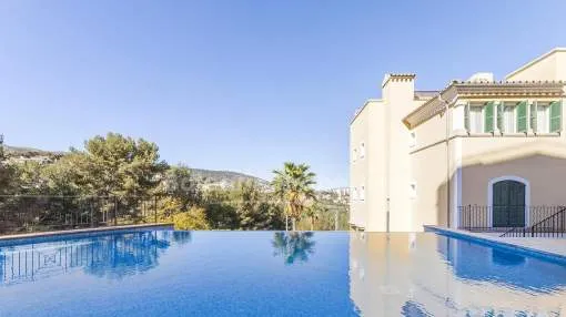 Planta baja con piscina comunitaria en venta en Bendinat, Mallorca