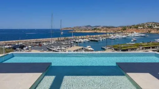 Increíble villa en primera línea de mar en venta en El Toro, Port Adriano, Mallorca