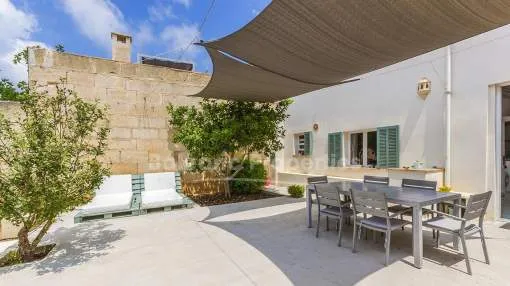 Renovado semi-adosado con licencia turística a la venta en Colonia San Jordi, Mallorca