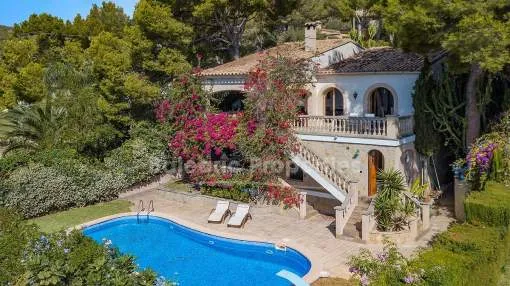 Villa mediterránea con vistas panorámicas al mar a la venta en Portals, Mallorca