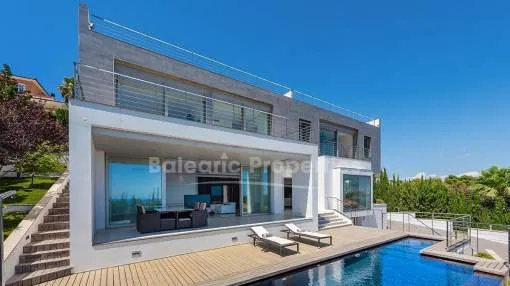 Moderna villa con vista al mar en venta en Bendinat, Mallorca