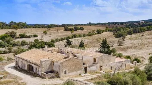 Finca histórica en venta en un gran terreno en Algaida, Mallorca