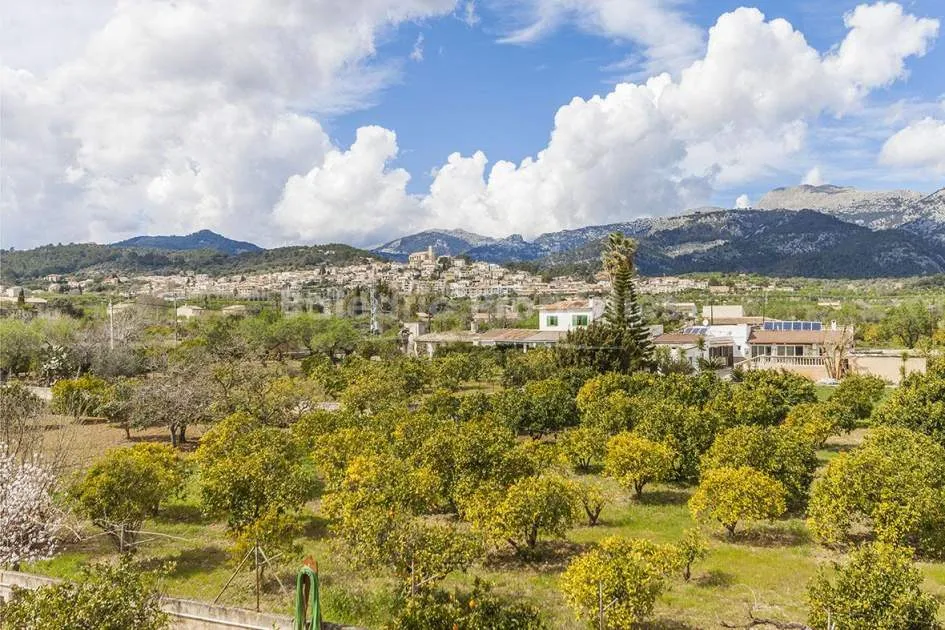 Terreno rural con fabulosas vistas a la montaña, en venta en Selva, Mallorca