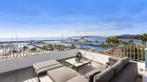 Apartamento soleado con gran terraza y vistas de ensueño en venta en Puerto Portals, Mallorca