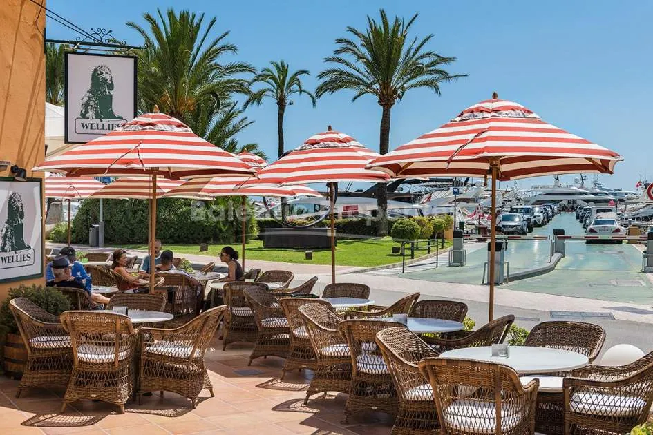 Apartamento soleado con gran terraza y vistas de ensueño en venta en Puerto Portals, Mallorca