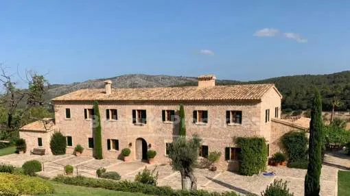 Impresionante finca rural con vistas a la montaña en venta en Pollensa, Mallorca