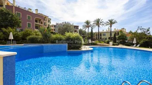 Precioso piso con piscina comunitaria en venta en Bendinat, Mallorca