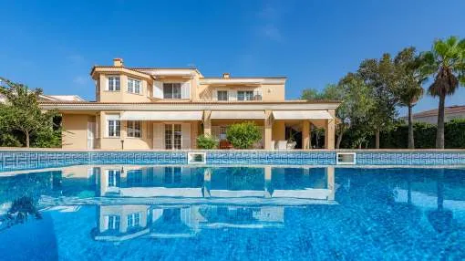 Atractiva villa familiar con licencia de alquiler vacacional en venta en Llucmajor, Mallorca
