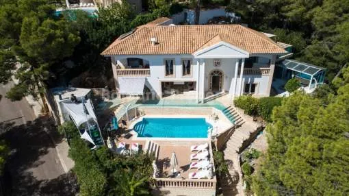 Hermosa villa en la ladera con licencia de vacaciones, en venta en Portals Nous, Mallorca