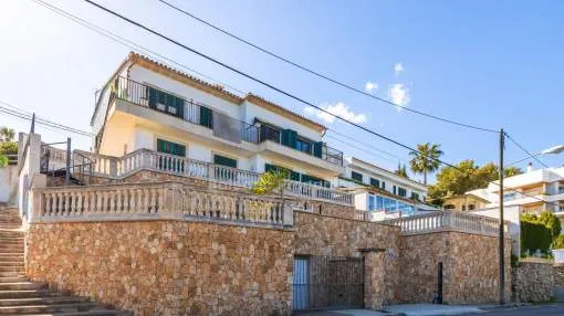 Casa adosada con piscina en venta en las afueras de Palma, Mallorca