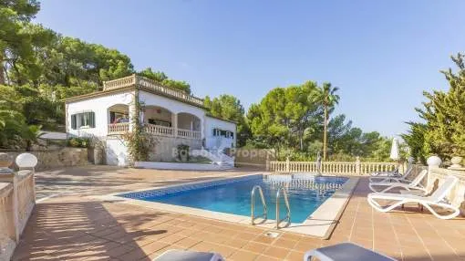Preciosa villa reformada en venta cerca de la playa en Cala Vinyes, Mallorca