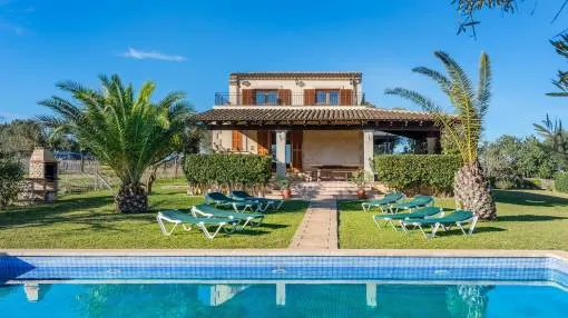 Villa de campo con licencia de vacaciones y piscina en venta en Santa Margalida, Mallorca