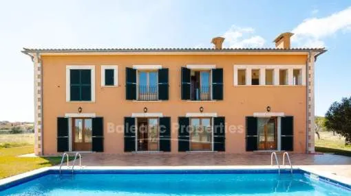 Amplia finca con piscina y vistas panorámicas en venta en Santanyí, Mallorca