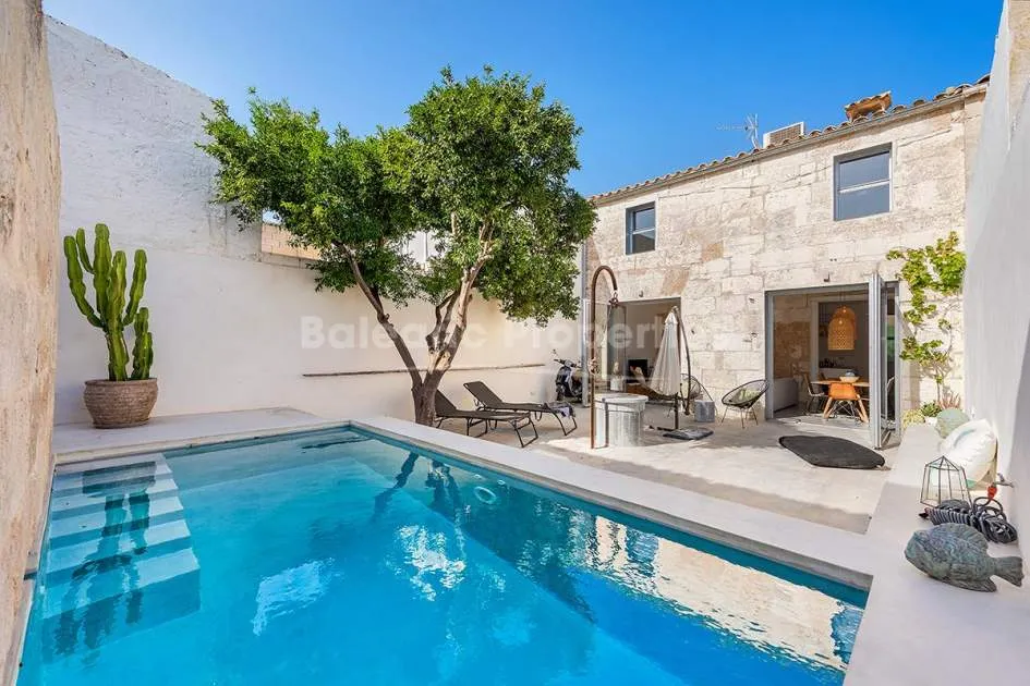 Casa de pueblo renovada con piscina en venta en Santa Margalida, Mallorca