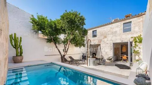 Casa de pueblo renovada con piscina en venta en Santa Margalida, Mallorca