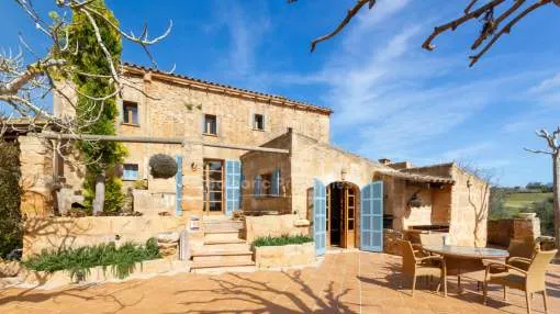 Finca rústica reformada con vistas panorámicas en venta en Artá, Mallorca