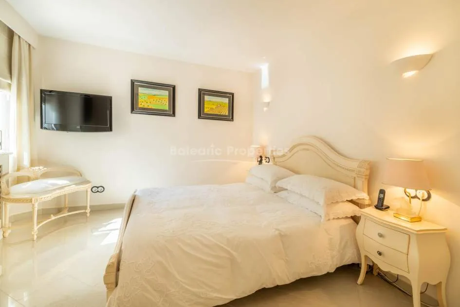 Luminoso apartamento con vistas al mar en venta en una zona privilegiada de Bendinat, Mallorca