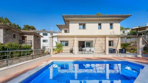 Moderna villa con vistas al mar en venta en la exclusiva zona de Bonaire, Mallorca